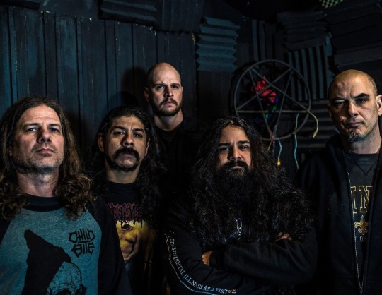 Philip H. Anselmo and The Illegals (perform a Vulgar Display of PANTERA) ПЕРЕНОС