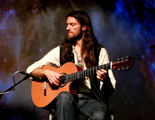 Estas Tonne