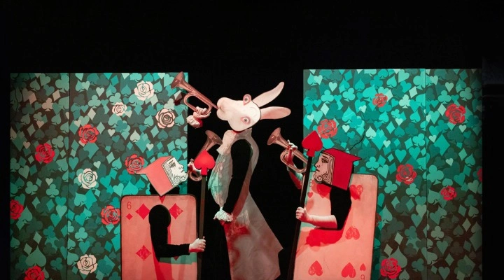 Алисы в Стране чудес Алисы в Стране чудес