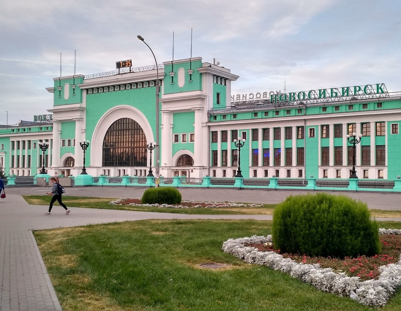 Оп вокзал новосибирск. Новосибирск вокзал. ЖД вокзал Новосибирск главный. Новосибирский главный вокзал главный Новосибирск. РЖД вокзал Новосибирск главный