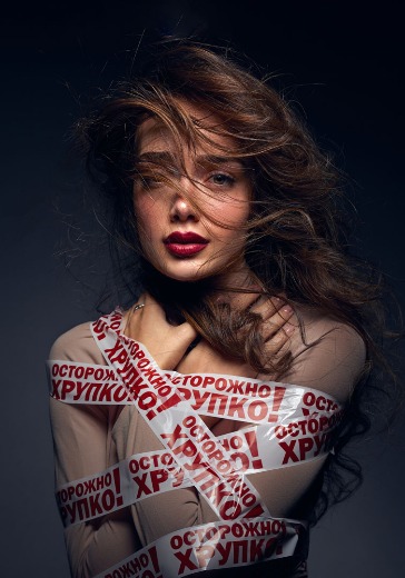 Моноспектакль Анны Егоян «Осторожно! Хрупко...» в Москве: билеты