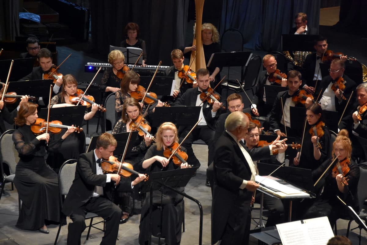 Заслуженный симфонический оркестр санкт-петербургской филармонии. Состав академического оркестра. Омский академический симфонический оркестр. Состав групп симфонического оркестра. Состав оркестра санкт-петербургской филармонии.