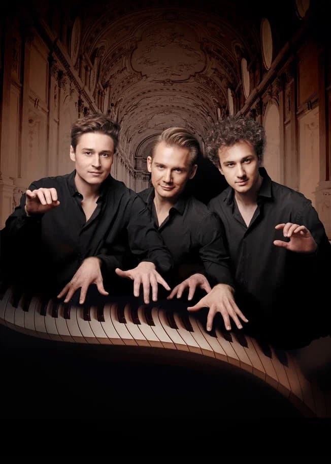 Трио трех роялей бель суоно. 10 лет». Трио роялей bel suono. Фортепианное трио «bel suono». Шоу трех роялей орел.