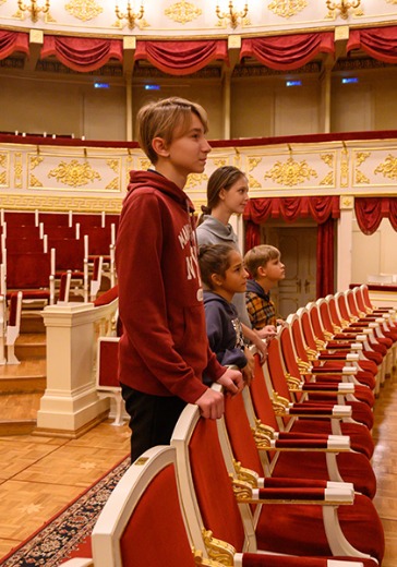 Спектакль «В поисках весны»