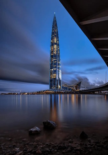 Экскурсия по общественным пространствам «Лахта Центра» с выставкой «Город π» Экскурсия по общественным пространствам «Лахта Центра» с выставкой «Город π»