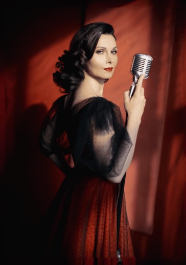 Моноспектакль Александры Урсуляк «Хорошие песни» в Санкт-Петербурге: билеты