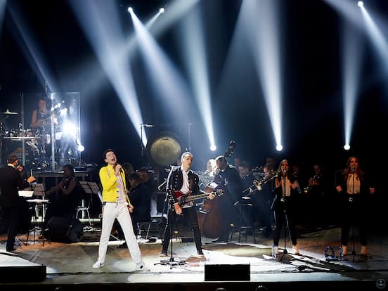 Откройте двери магического музыкального мира, где сливаются звуки ...