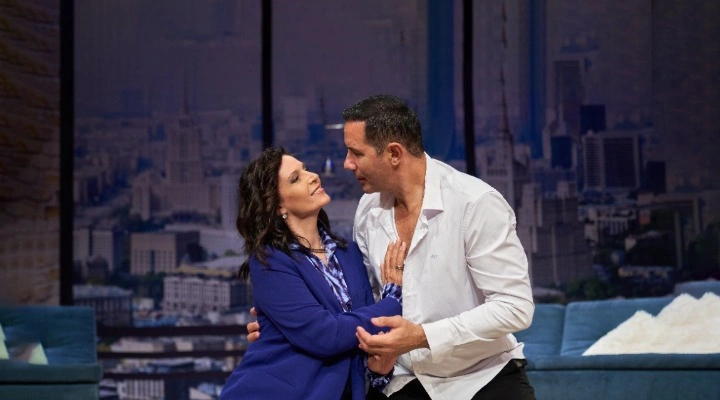 Обними меня