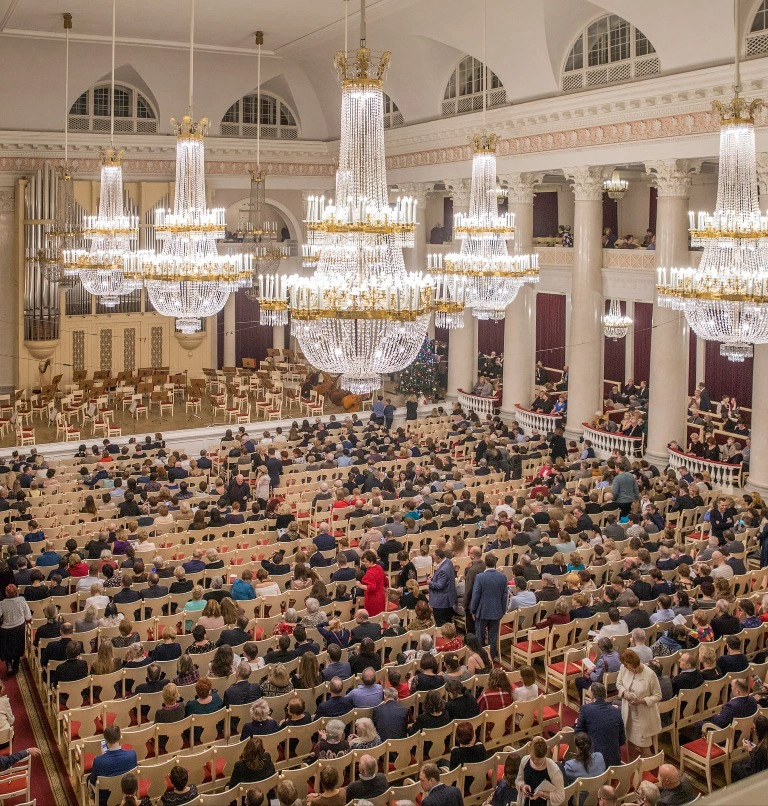 Филармония санкт петербург май. Дом союзов Москва колонный зал. Дом союзов колонный зал колонный зал похороны. Колонный зал дома союзов концерт. IV Международный фестиваль «Академия православной музыки».