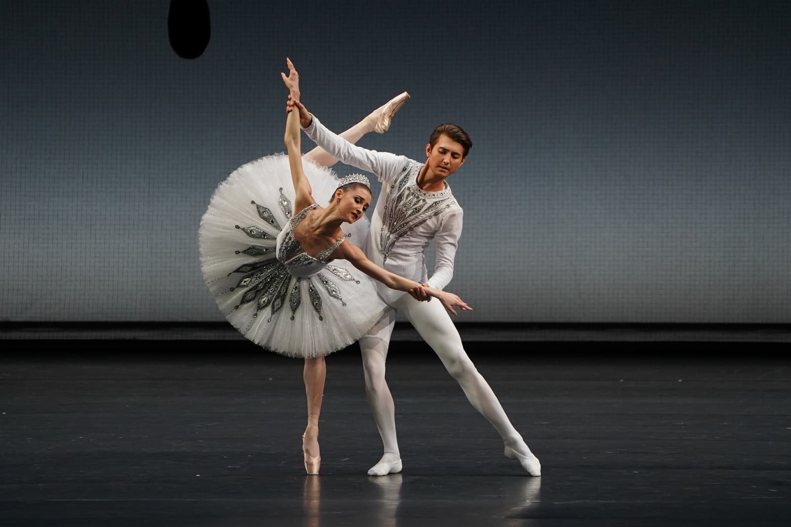 Балет в большом городе новинский. Баланчин драгоценности балет. Драгоценности балет Джорджа Баланчина. Балет драгоценности в большом театре.