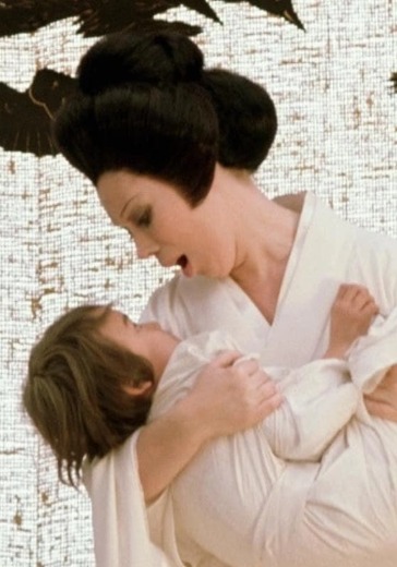 Показ экранизации оперы Пуччини «Мадам Баттерфляй». Режиссёр - Жан-Пьер Поннель