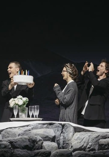 Спектакль «Дорогая Елена Сергеевна»