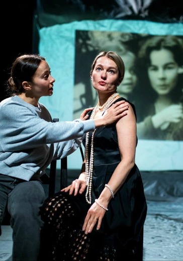 Спектакль «Мам, а кто это на фото?» Спектакль «Мам, а кто это на фото?» в Москве: билеты