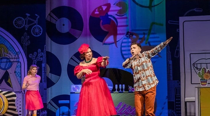 Неслужебный роман