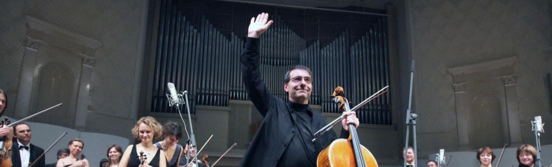 Оркестр MUSICA VIVA. Дирижёр – Александр Рудин. Хавьер Бонет, валторна Оркестр MUSICA VIVA. Дирижёр – Александр Рудин. Хавьер Бонет, валторна