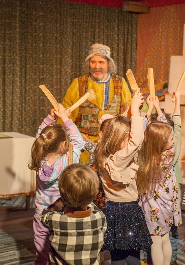 Спектакль «Сказки у печки «По щучьему...» Спектакль «Сказки у печки «По щучьему...»