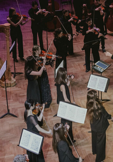 Праздничный концерт при свечах «В пещере горного короля. Чайковский. Вальс цветов. Танец маленьких лебедей» в Москве: билеты