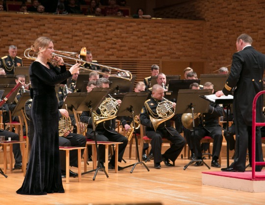 Non stop trombone show