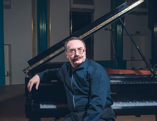 Даниил Крамер. «День рождения в кругу друзей»