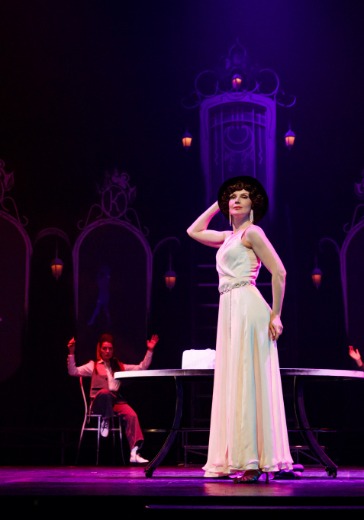 Спектакль «Восемь любящих женщин» в Санкт-Петербурге: билеты